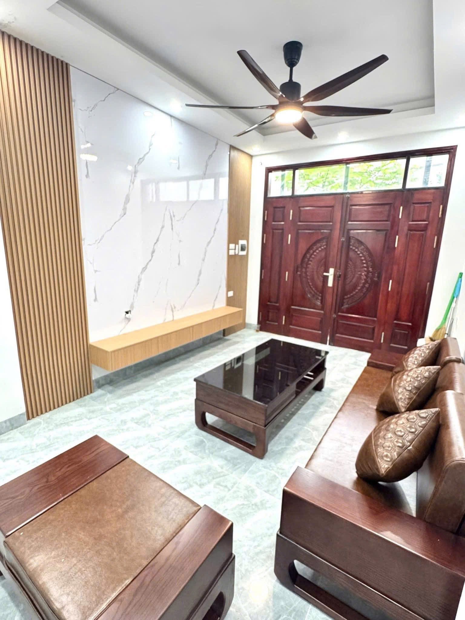 Bán nhà đẹp 38m2, 5 tầng, 7 ngủ, gần Đại học Công Nghiệp, tặng full nội thất