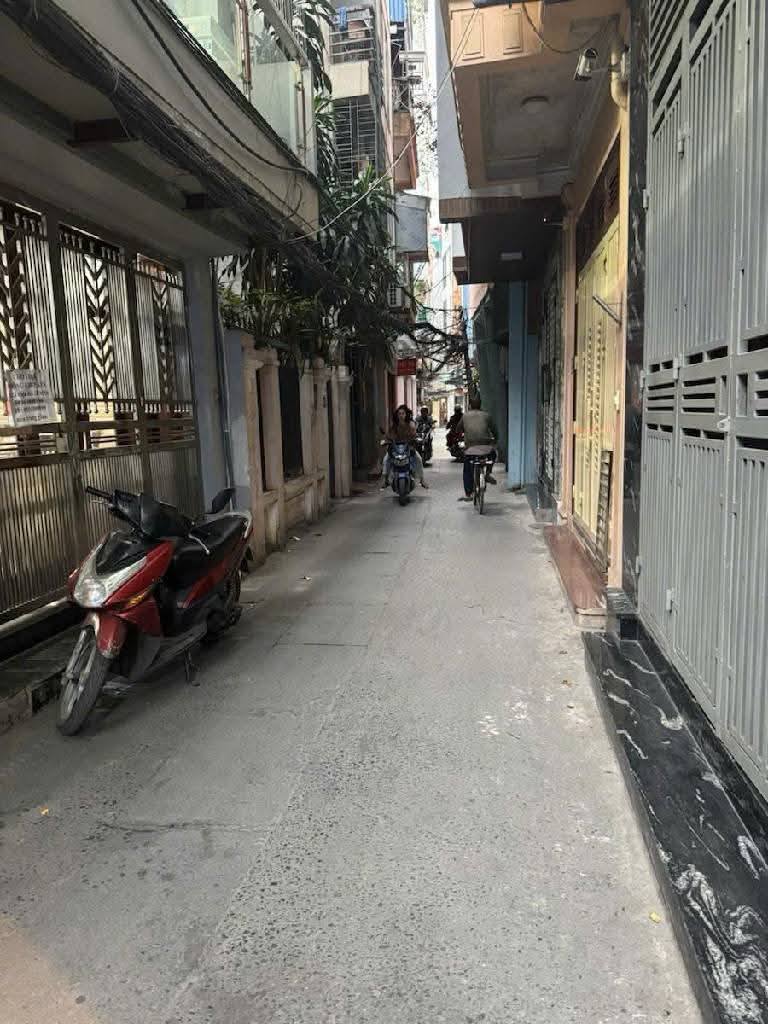 Nhà Cầu Giấy 5 tầng - 40m2 - mặt tiền 4m - khu dân trí cao - chỉ 11 tỷ