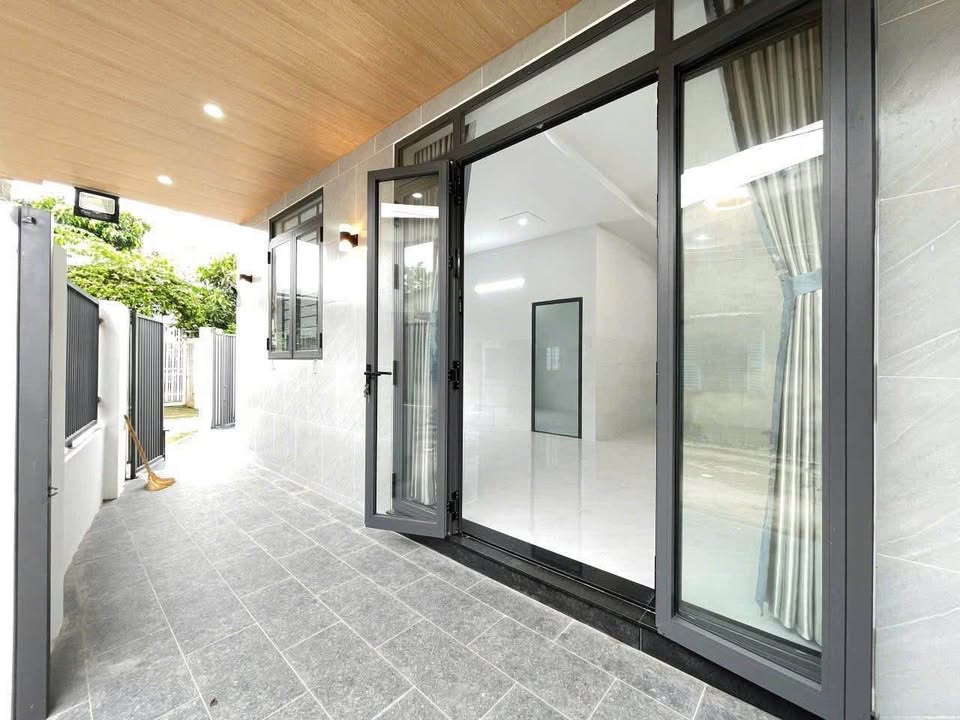 Chào mừng quý vị đến với siêu phẩm nhà góc 2 mặt tiền tọa lạc ngay trung tâm Long Điền