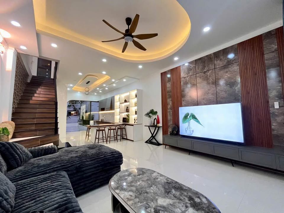 Siêu phẩm nhà đẹp 5mx33m đang chờ chủ nhân mới tại hẻm Y Wang