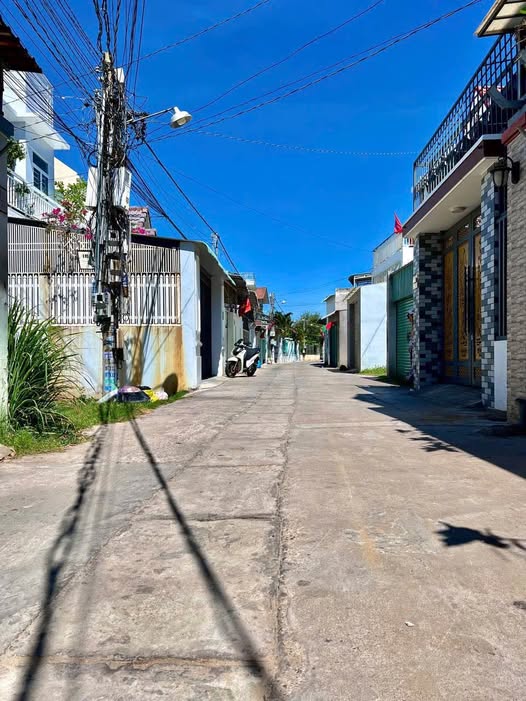 Nhà 124m2 thổ cư, ngang 5.5m, nằm ở vị trí cực kỳ thuận lợi, gần trường Lê Lợi và chợ số 1 Nguyễn Hội