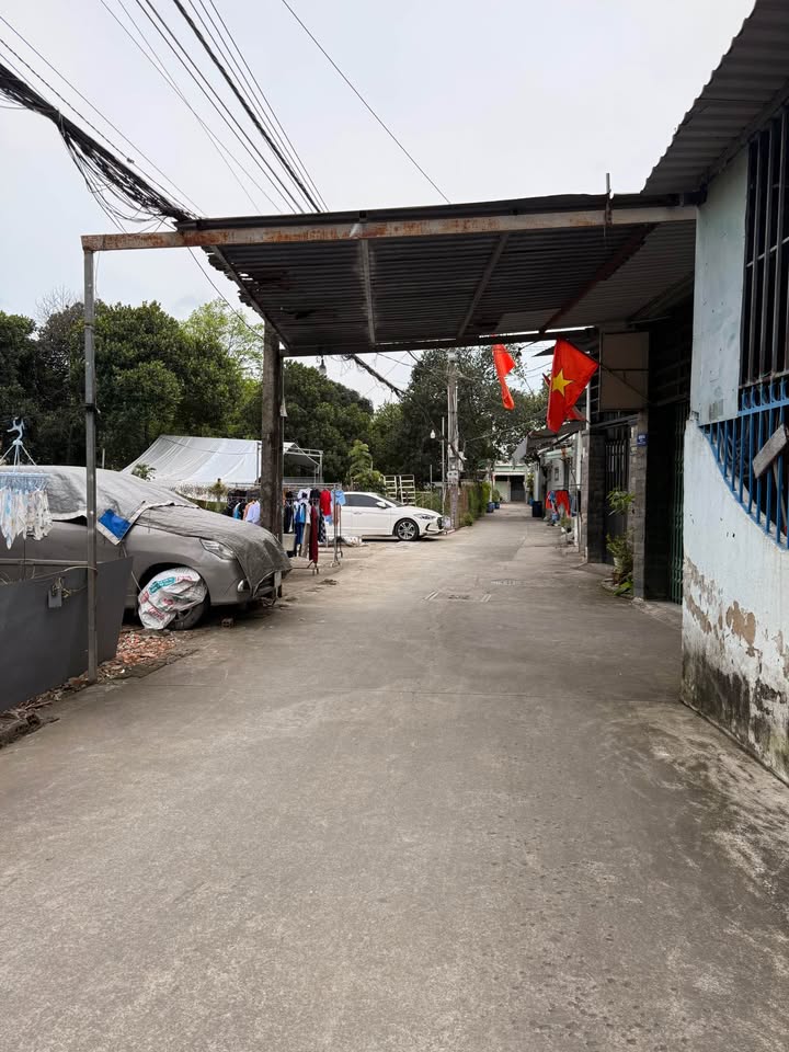 Đất vàng Dĩ An 4 lô đẹp 97m2, sổ đỏ thổ cư, đường ô tô