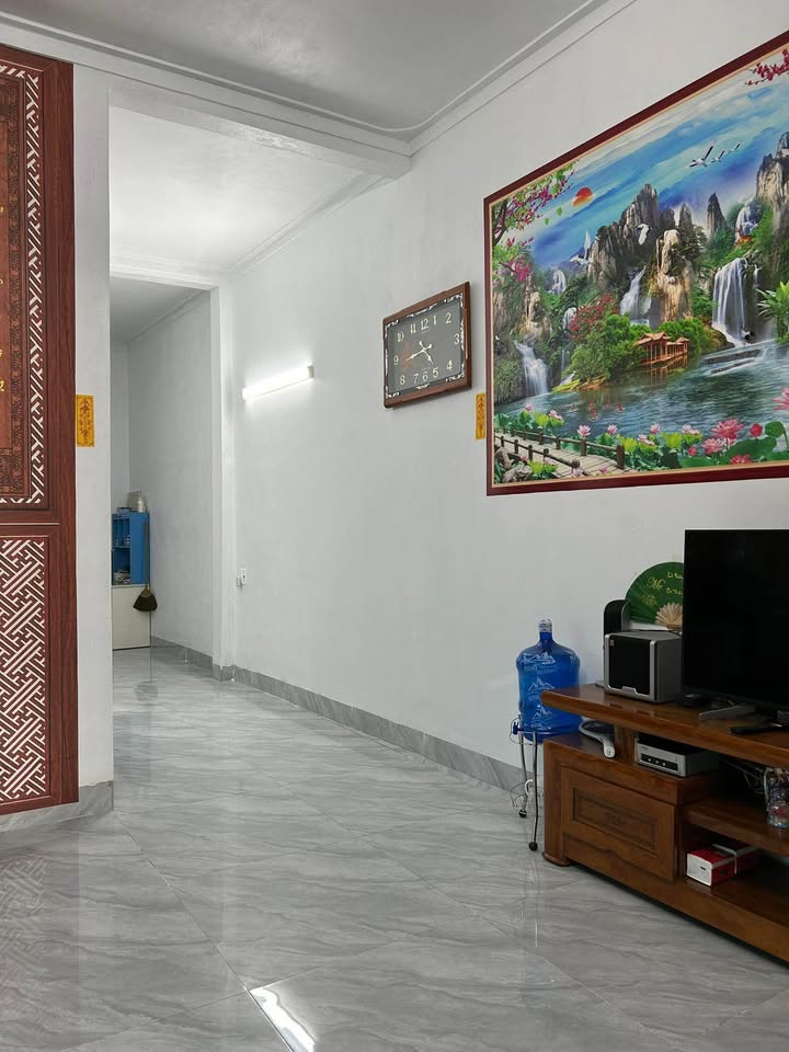 Bán nhà mới xây kiên cố, 110m2, 2 phòng ngủ, khu Thanh Sơn, Uông Bí