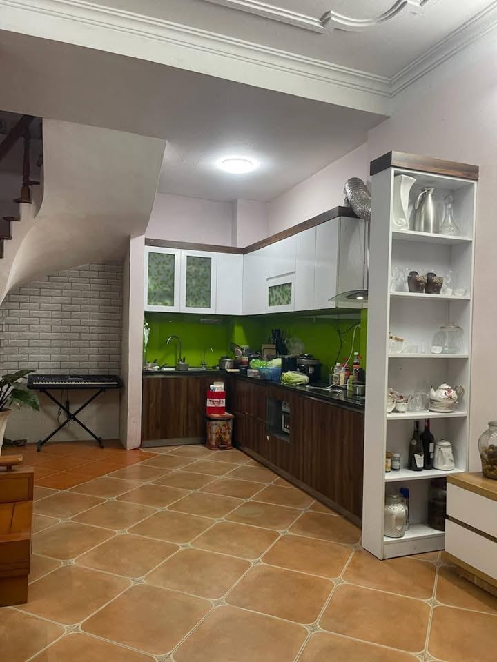 Bán nhà lô góc 5 tầng full nội thất, gần cầu Nhật Tân, giá chỉ 7.5 tỷ