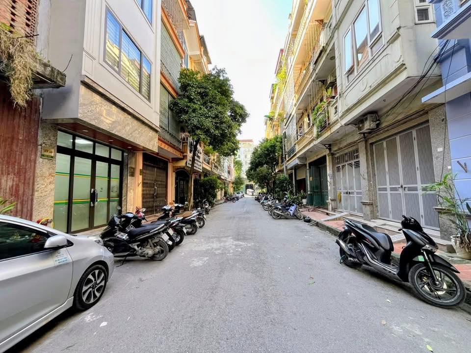 Nhà phân lô vỉa hè 46m² x 4 tầng, mặt tiền 5m, 2 thoáng, oto tránh, gần Royal City