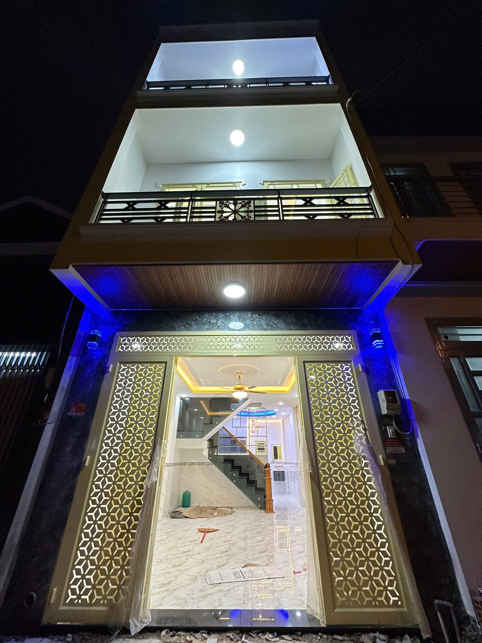 Nhà mặt tiền Tân Thới Hiệp 21 - Tone xuyệt tone 15 triệu/tháng