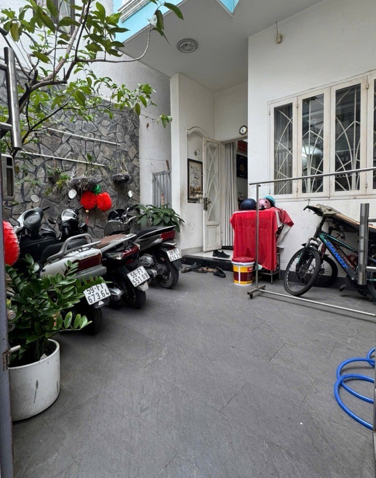 Nhà 3 tầng 4 ngủ hẻm ô tô đường Hoàng Hoa Thám, Phú Nhuận