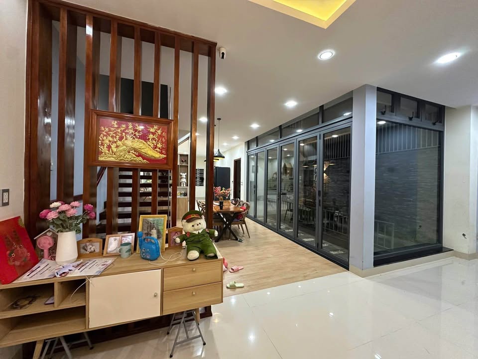 Siêu phẩm villa 3 tầng tâm huyết tọa lạc ngay trung tâm sầm uất đường Lại Thế - Phạm Văn Đồng, Thừa Thiên Huế