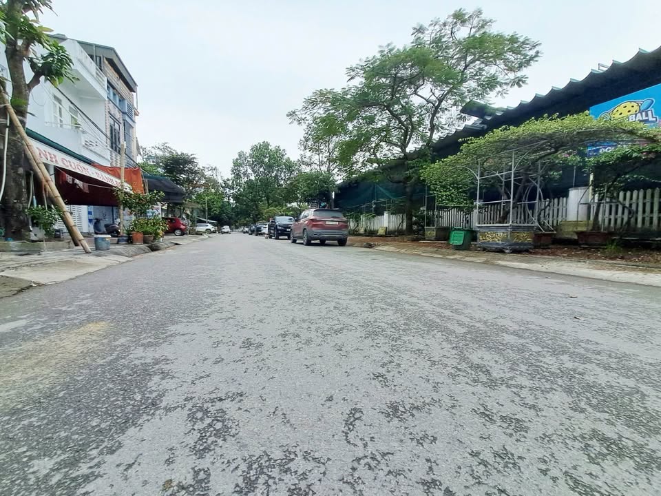 Cần bán gấp căn nhà 3 tầng siêu đẹp, tọa lạc ngay trục chính sầm uất Tân Bình