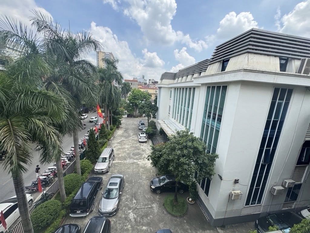 Bán nhà 3 tầng, 50m2, ô tô đỗ cửa, gần mặt phố Chiến Thắng, Hà Nội