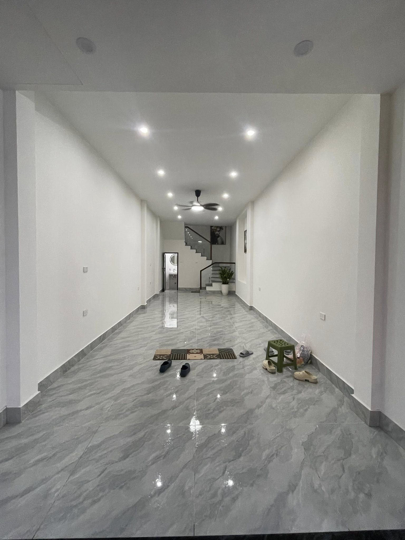 Nhà Lạc Long Quân, kinh doanh đỉnh cao, oto tránh, 40m2 x 4 tầng, 16.5 tỷ