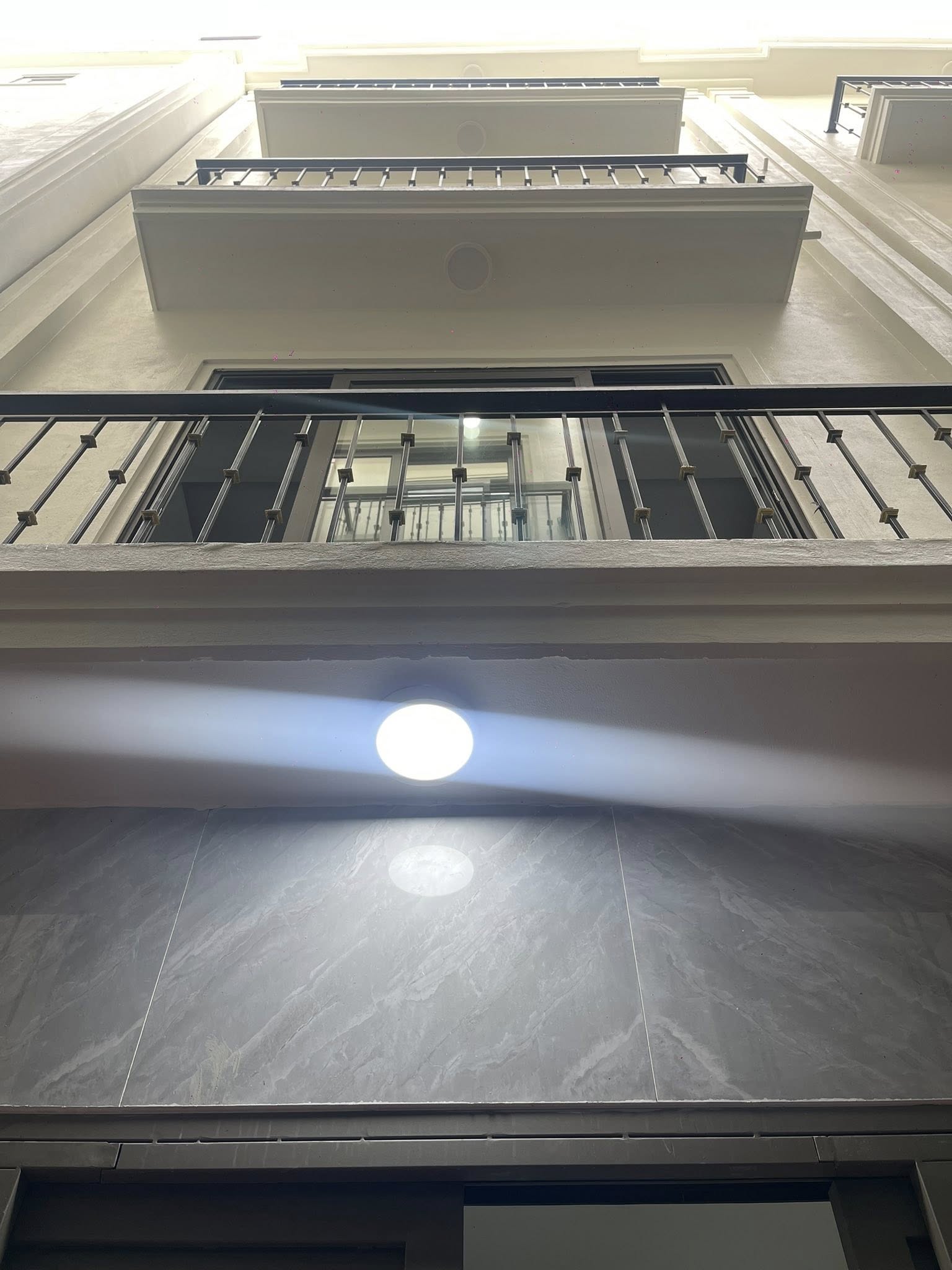 Nhà xây mới 5 tầng, 32m2, gần phố Minh Khai, giá thương lượng