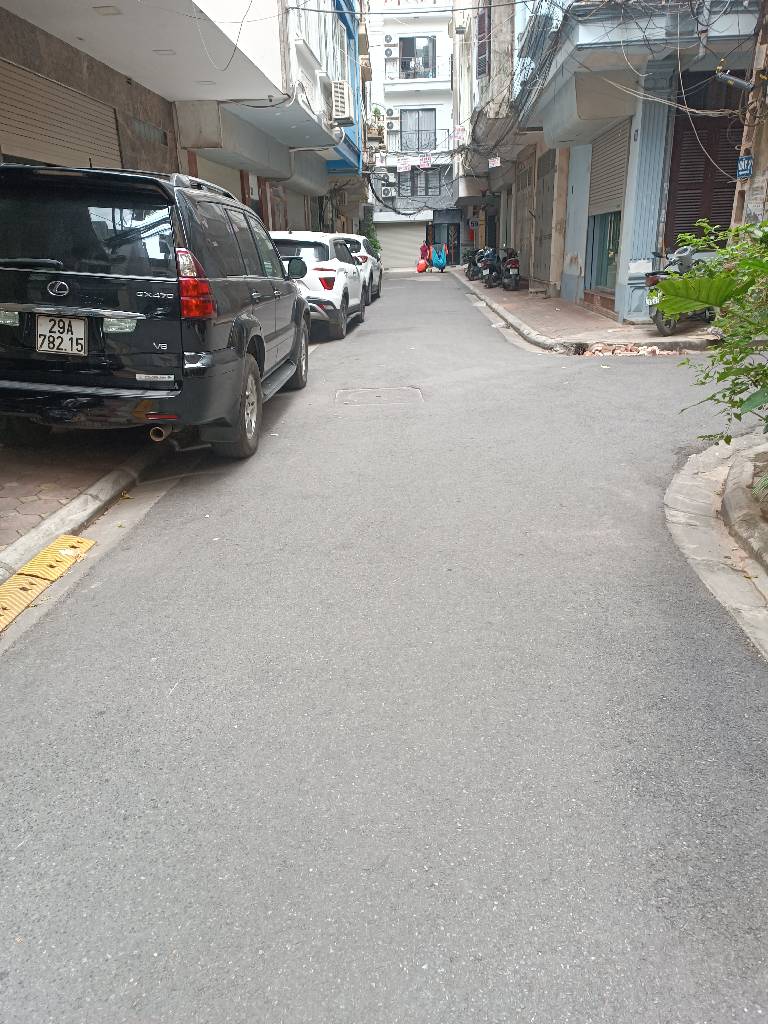 Sở hữu vị trí đắc địa trên phố Thái Hà, Đống Đa, Hà Nội, căn nhà 5 tầng với diện tích 46m2