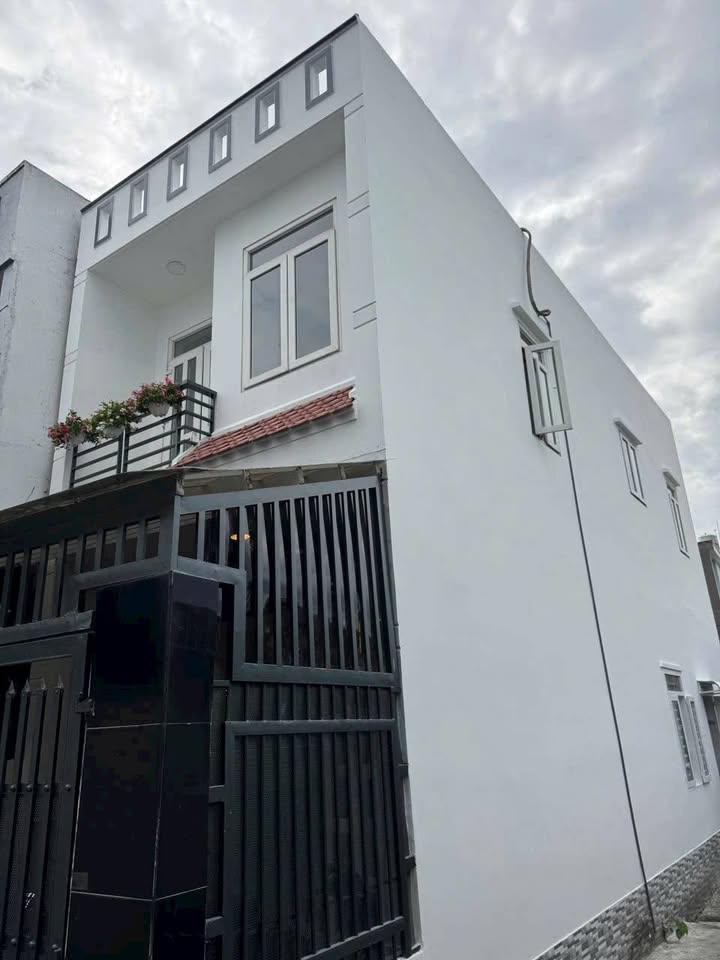 Nhà góc 2 mặt hẻm ngay ngã tư ga, tặng full nội thất