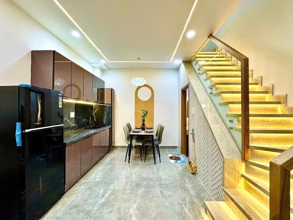 Chào bạn, mình có căn nhà xinh xắn tại đường Nhiêu Tứ, Phú Nhuận cần bán