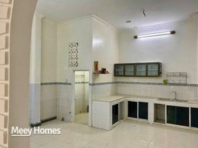 Nhỉnh 6 tỷ có nhà 1 trệt, 2 lầu, sát mặt tiền Nguyễn Sơn, hẻm xe hơi 5m