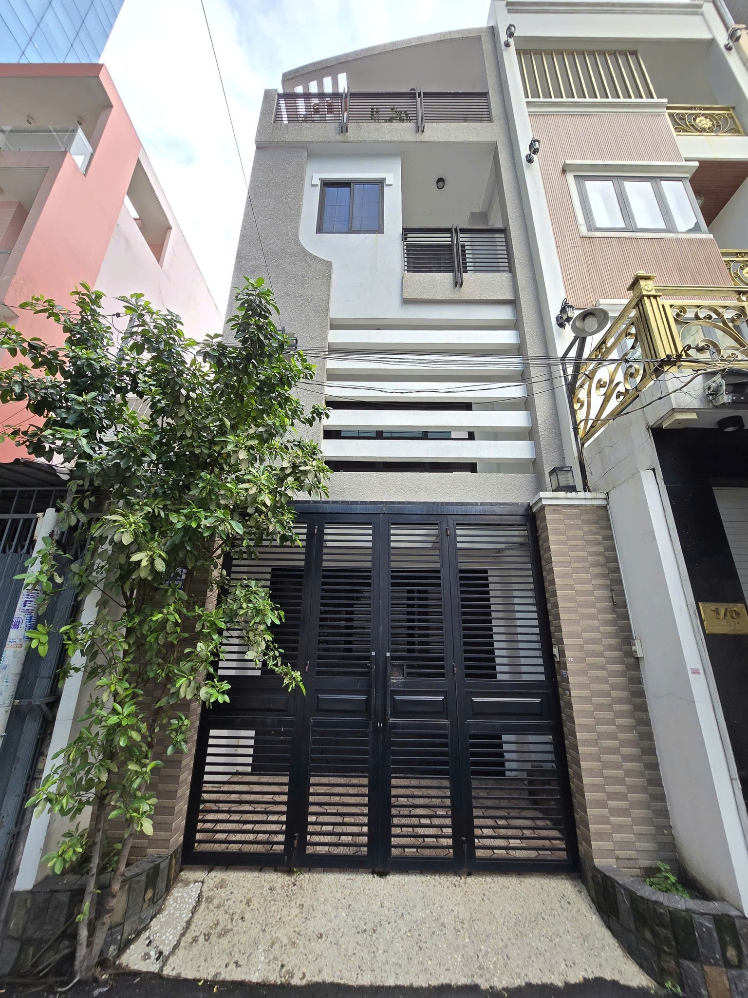 Bán nhà 4 tầng, diện tích 4.1m x 18m, sổ vuông vức, hẻm xe hơi tới nhà, khu vực trung tâm Gò Vấp