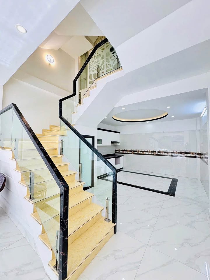 Nhà 4 tầng, mặt ngõ thông Cát Bi, ô tô đỗ cửa, 57m2, giá 5.25 tỷ