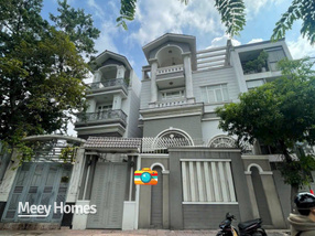 Biệt thự hai mặt tiền khu VIP Phan Xích Long, giáp Quận 1, 160m2, 5 tầng, full nội thất