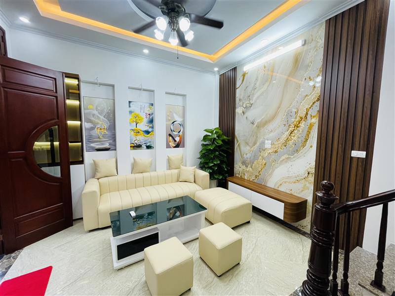 Siêu gấp, nhà 5 tầng trung tâm Hoàng Mai, chỉ hơn 3 tỷ có ngay