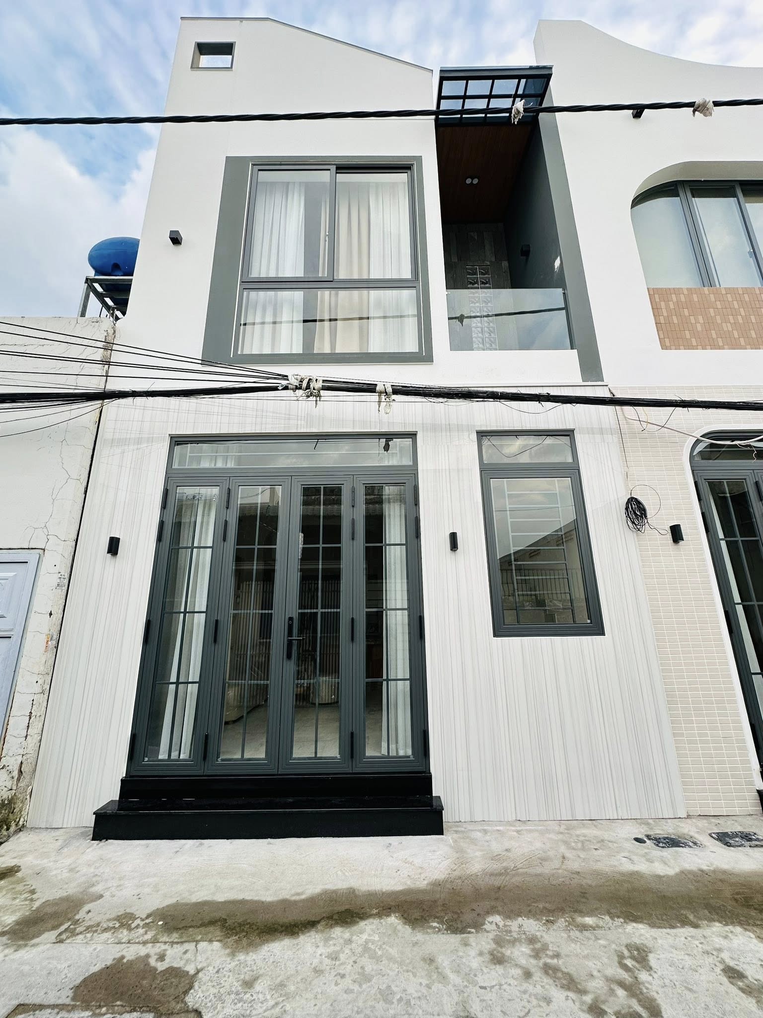 Nhà 1 trệt, 1 lầu mới đẹp tọa lạc tại hẻm 388, đường Nguyễn Văn Cừ, phường Tân An, Thành phố Cần Thơ