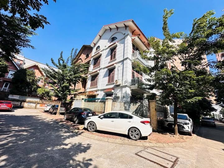 Biệt thự lô góc Xuân Thủy, 158m² kinh doanh đỉnh cao, sát phố cổ chỉ 40 tỷ