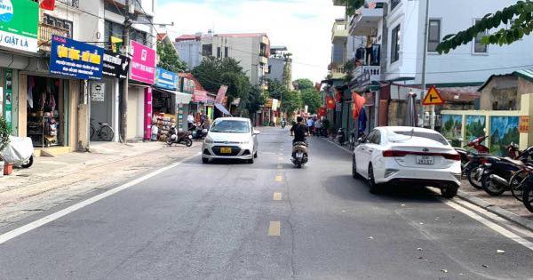 Nhà tọa lạc tại khu phân lô tái định Thanh Am, một chốn an cư lý tưởng