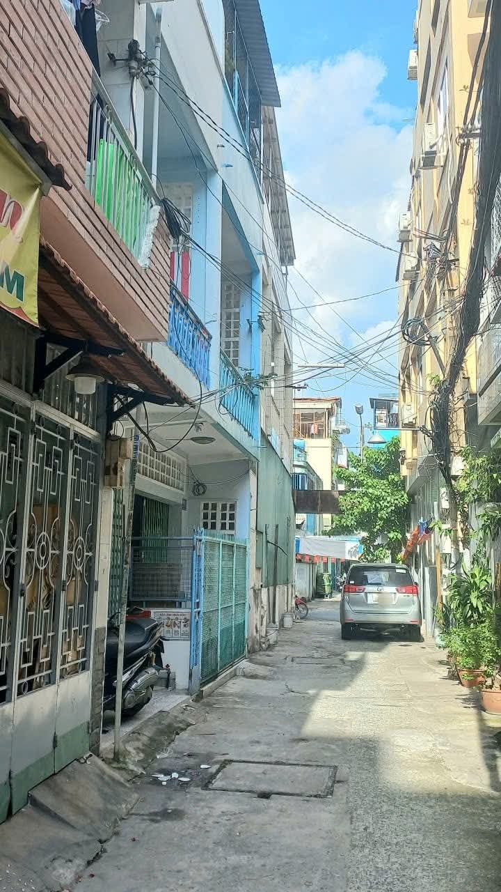 Nhà 5 tầng kiên cố, có sân thượng, nằm trên trục đường Nguyễn Tri Phương và 3/2