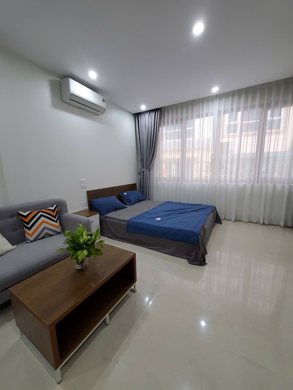 Cho thuê căn hộ Studio ban công rộng, full nội thất tại Trần Thái Tông, Cầu Giấy