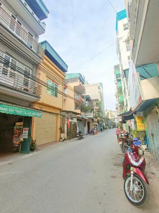 Cơ hội sở hữu ngay căn nhà mặt phố Hoàng Mai, vị trí đắc địa, kinh doanh sầm uất
