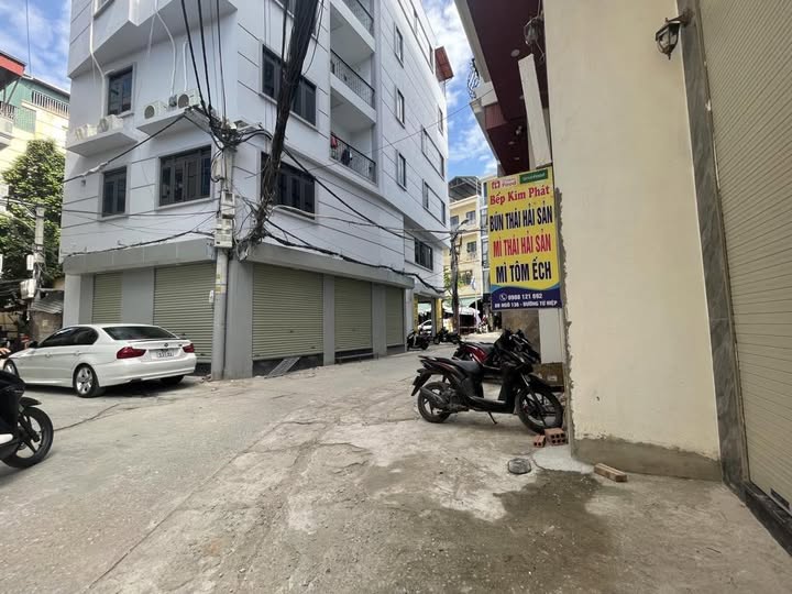 Nhà 40m2 x 6 tầng, thang máy, gần Chợ Văn Điển, giá 8 tỷ