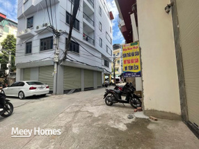 Nhà 40m2 x 6 tầng, thang máy, gần Chợ Văn Điển, giá 8 tỷ