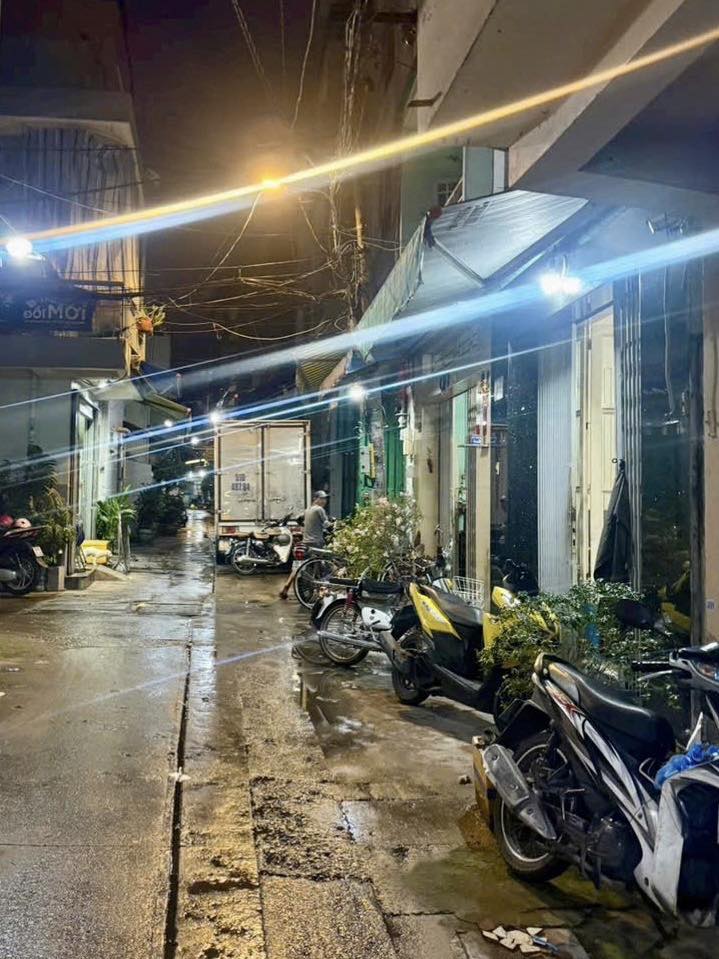 Nhà hẻm 4m Hồng Bàng, Quận 11 - Ngang 4m, 2 tầng, giá tốt