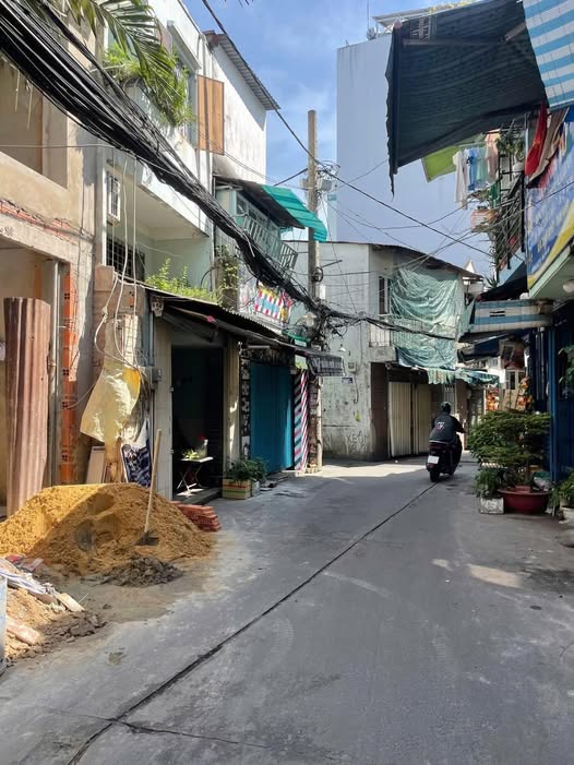 Bán nhà Lạc Long Quân, Quận 11, 4mx13,6m, 52.6m2