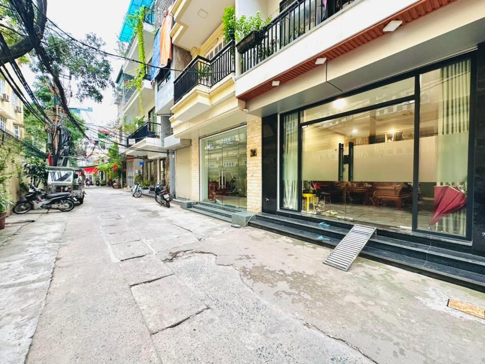 Siêu phẩm nhà mới xây tại Times City, kiến trúc 6 tầng thang máy hiện đại, ô tô tránh dừng đỗ