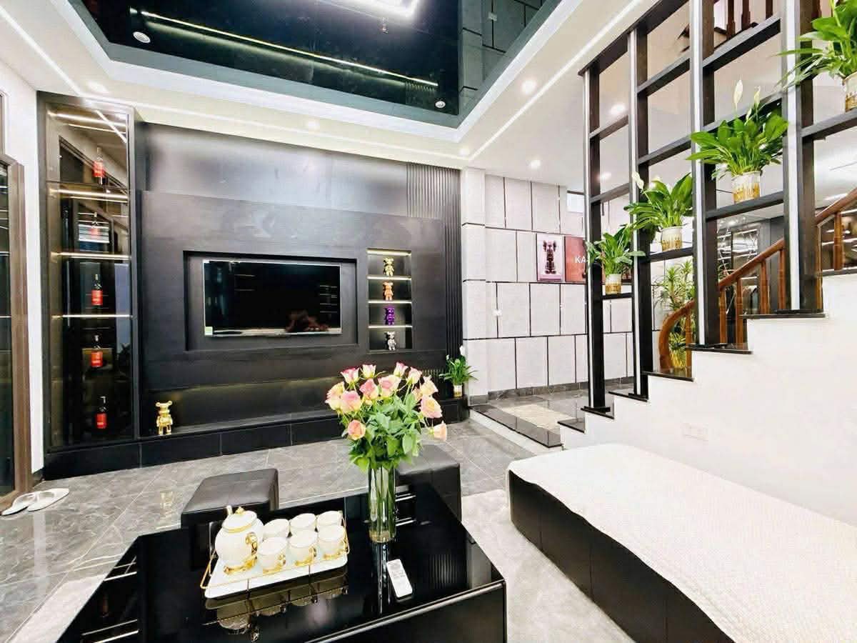 Nhà 4 tầng mới tinh, mặt tiền 5m phố Đại La - Đẹp hơn khách sạn, giá hời