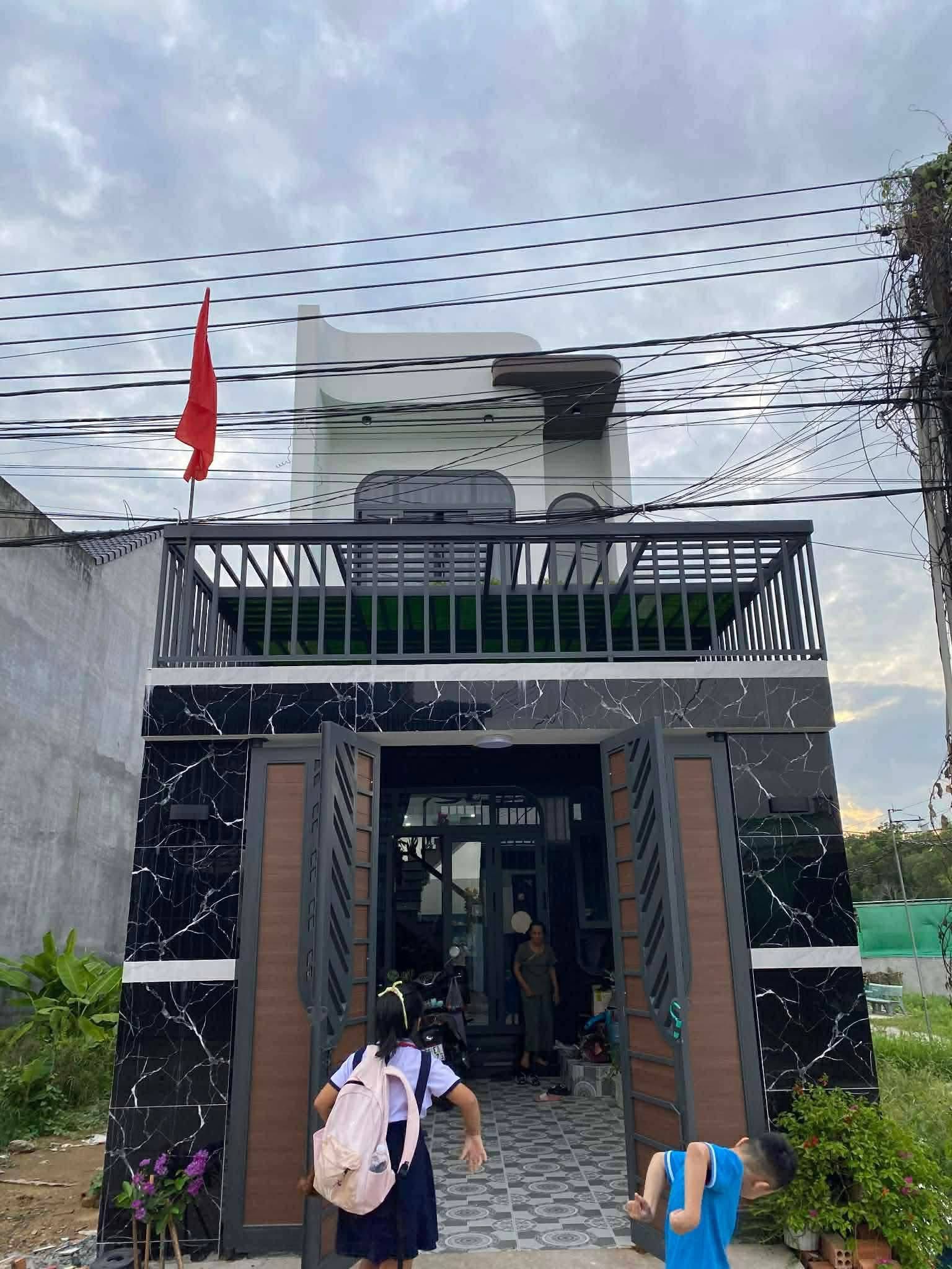 Nhà 1 trệt 1 lầu siêu xinh ở Phước Hải, Tân Uyên - Giá 3.68 tỷ, tặng kèm nội thất