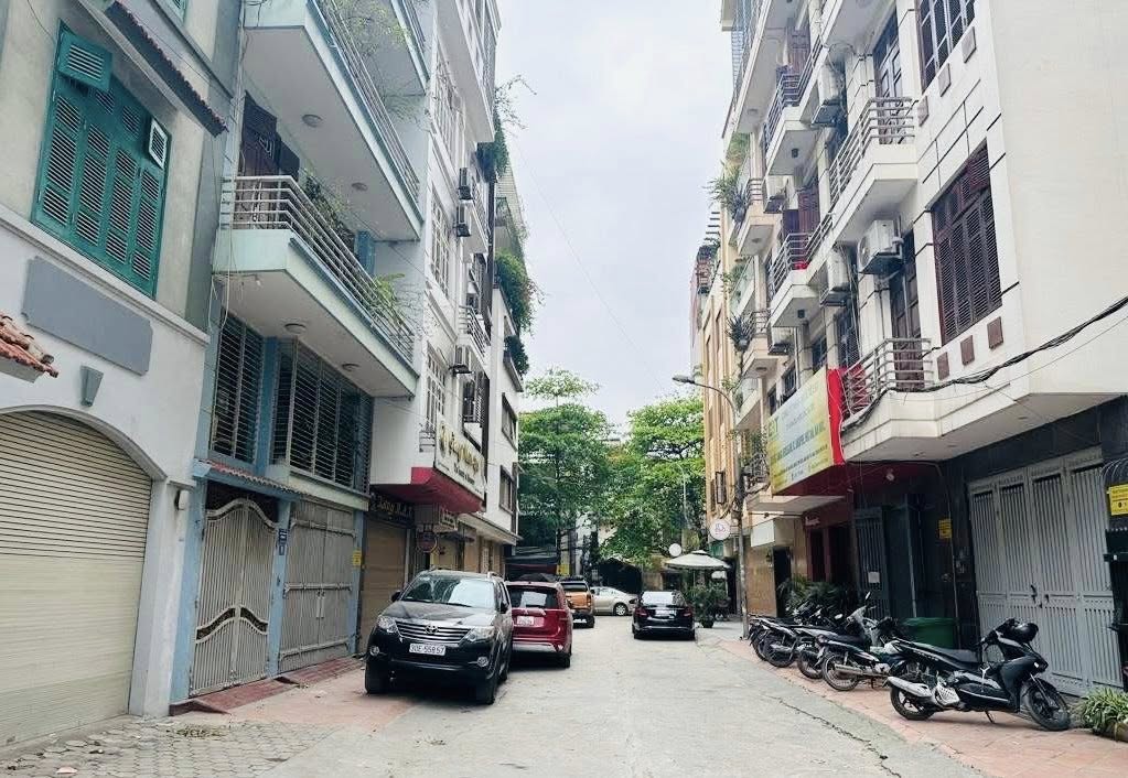 Nhà phân lô vỉa hè, ô tô tránh, 2 thoáng, kinh doanh đỉnh cao 18 tỷ