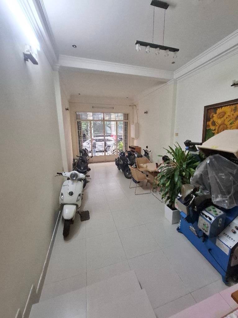 Nhà phố 5 tầng kiên cố, tọa lạc tại đường Lý Thường Kiệt, Quận 10, Thành phố Hồ Chí Minh