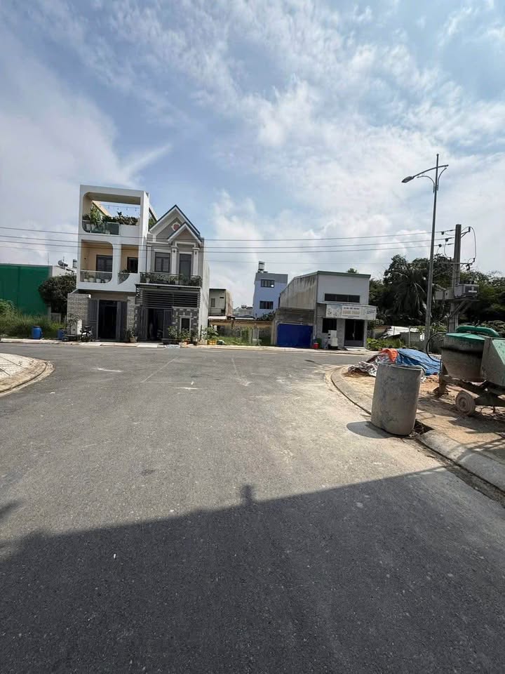 Chào mừng quý khách đến với cơ hội sở hữu một mảnh đất đắc địa tại khu Bình Đức 1