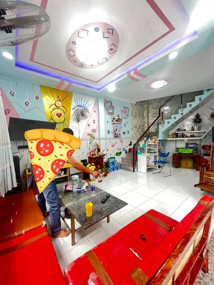 Nhà 1 trệt, 1 lầu xây kiên cố, chắc chắn đang chờ chủ mới