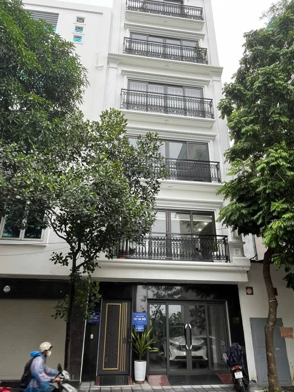 Nhà phân lô thang máy ngay ngã tư Văn Phú - Kinh doanh đắc lộc