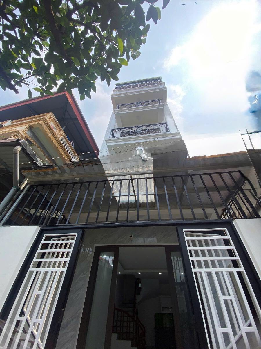 Nhà 5 tầng mới tinh, tặng full nội thất, ngõ thông kinh doanh, ô tô đỗ gần
