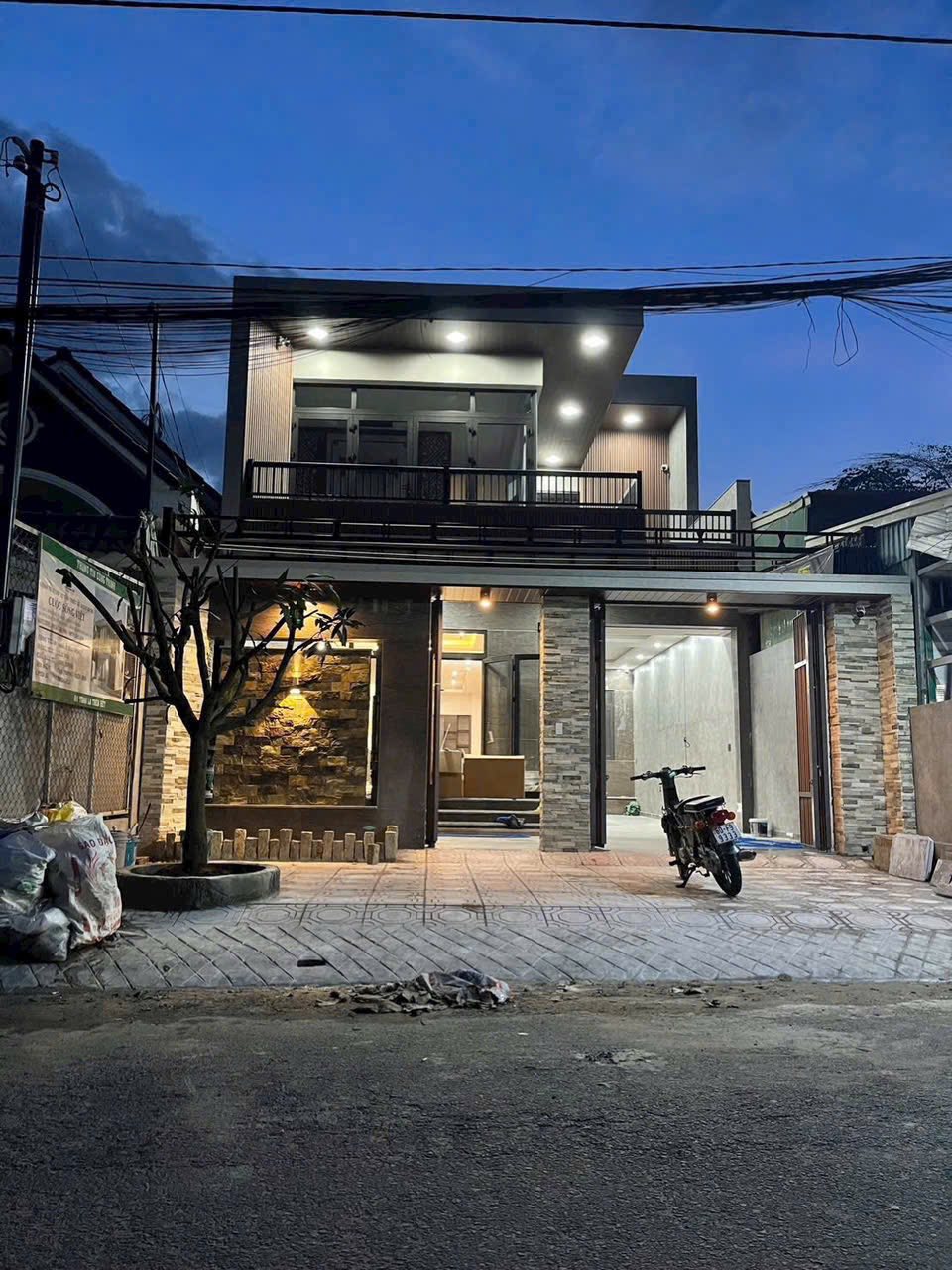 Biệt thự vip 10 tỷ, giảm 500 triệu, ngang 8,5m, nở hậu, hướng Đông