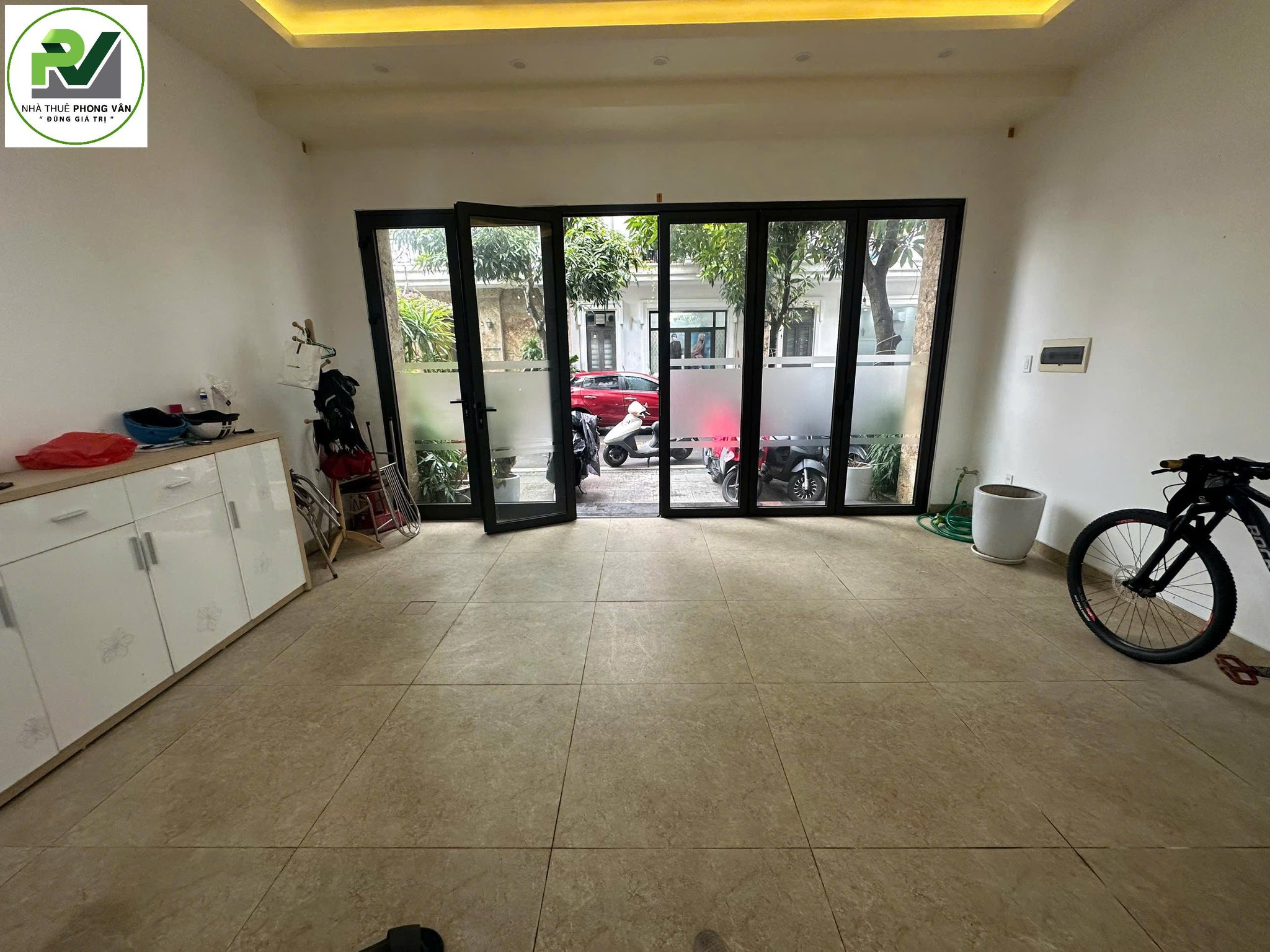 Nhà Hoàng Huy Riverside 4,5 tầng, 4 ngủ khép kín, ô tô đỗ cửa giá 17 triệu/tháng