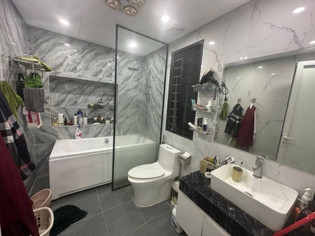 Nhà phố Phú Lương kiến trúc chắc chắn, 33m² 5 tầng, ngõ ô tô tránh, gần chợ, trường