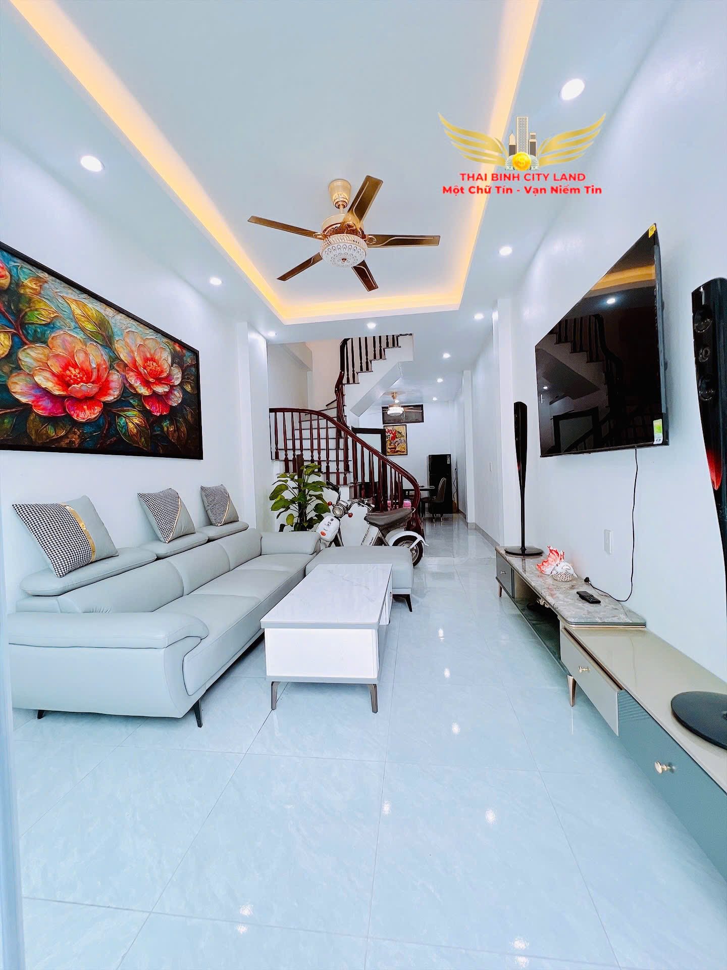 Nhà Trần Lãm, ngõ ô tô, nội thất , không gian thoáng đãng