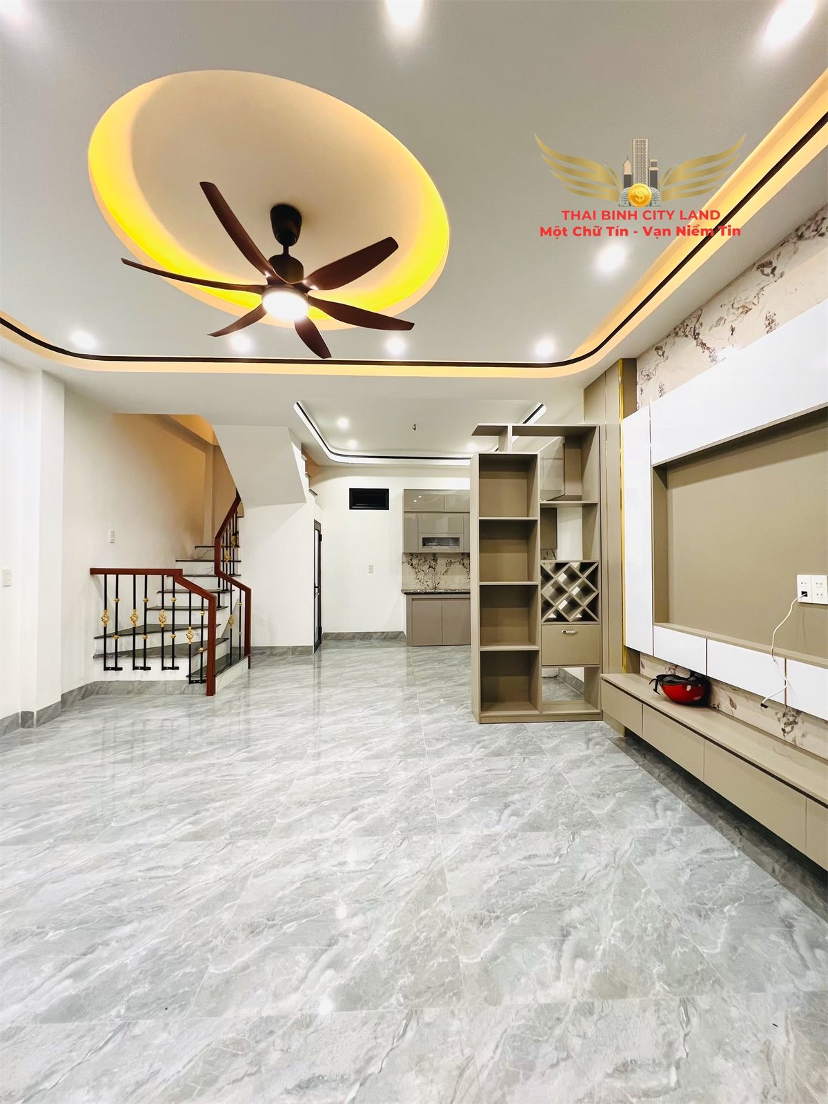 Nhà 3 tầng xinh xắn, 42m2, cách phố Lê Đại Hành vài bước chân