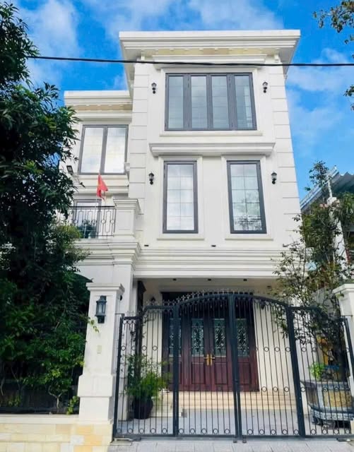 Dinh thự cổ kính Huế, 3 tầng uy nghi giữa lòng phố thị