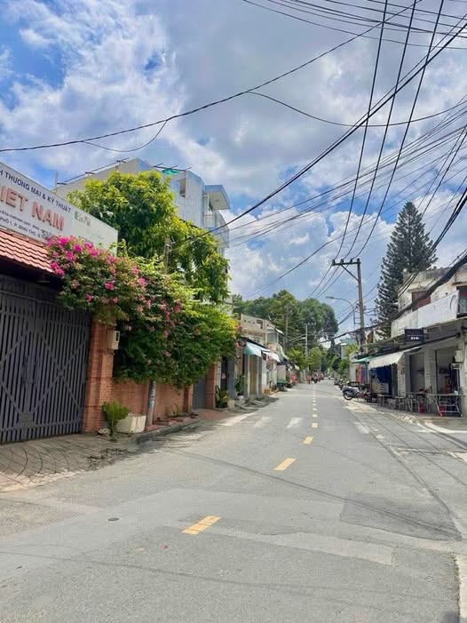 Kính mời quý vị đến chiêm ngưỡng căn nhà mặt tiền kinh doanh tại khu VIP Bình Thọ, Thủ Đức